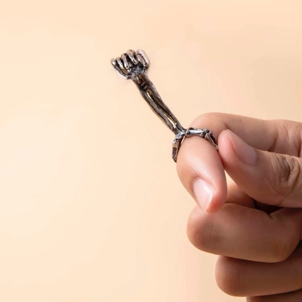 ๐ Awesome Rustic Style Skeleton Bone Arm Rolled Cigarette Holder Ring ๐